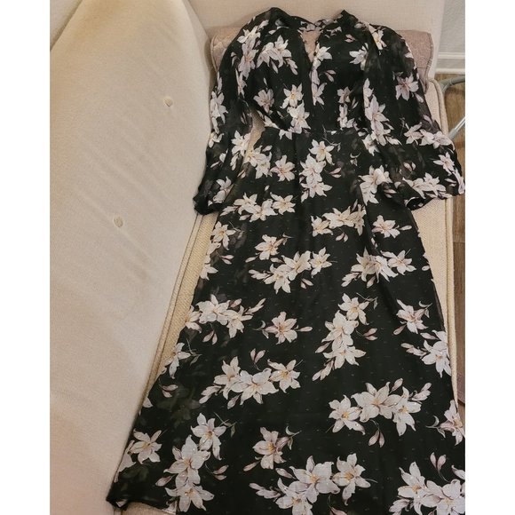 Chic Black Floral Maxi Dress - Picture 1 of 5